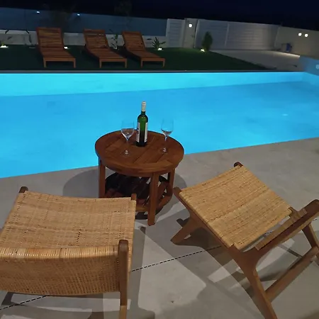 Вилла Blue Aura Larnaca Перволия