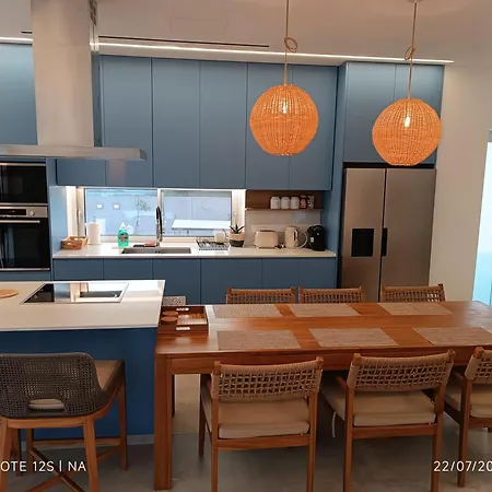 Blue Aura Larnaca Вилла