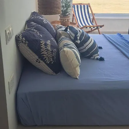 Blue Aura Larnaca Перволия