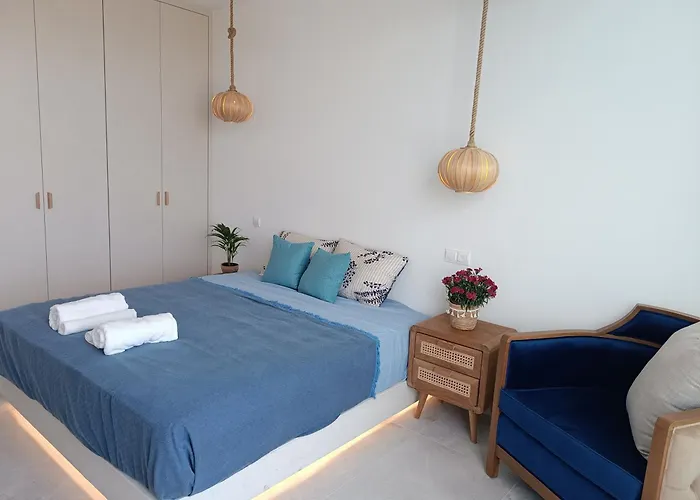 Blue Aura Larnaca Periwolia