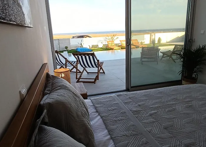 Blue Aura Larnaca * Periwolia