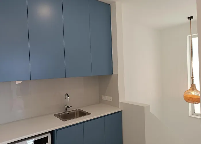 Blue Aura Larnaca * Periwolia