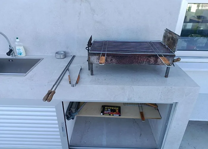 Blue Aura Larnaca * Periwolia