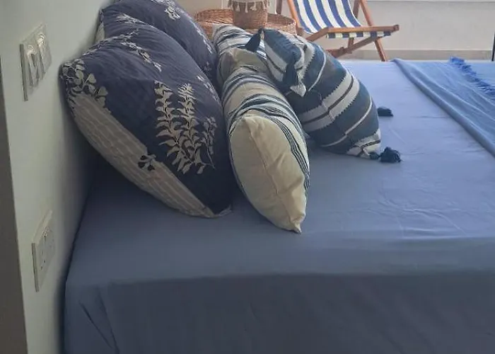 Blue Aura Larnaca Periwolia