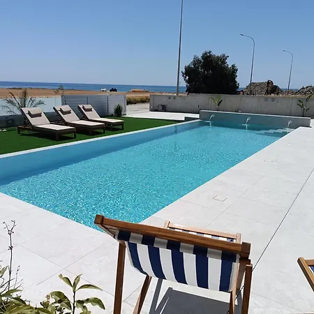 Blue Aura Larnaca * 皮尔瓦利亚