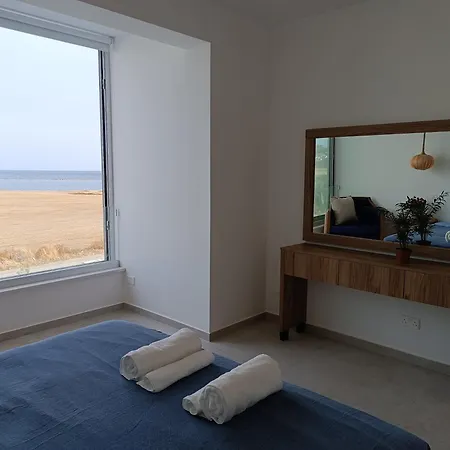 Blue Aura Larnaca Villa *