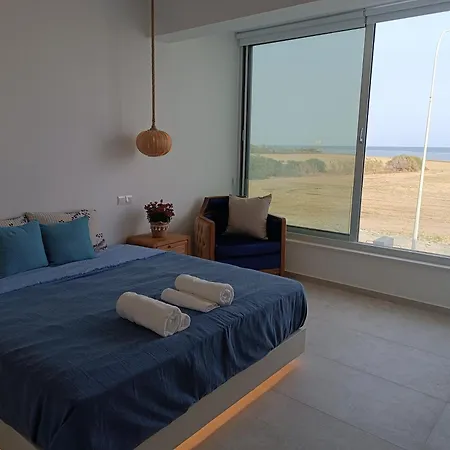 Blue Aura Larnaca * 皮尔瓦利亚