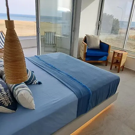 Blue Aura Larnaca פריווליה