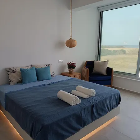 Blue Aura Larnaca * פריווליה