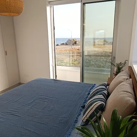 Blue Aura Larnaca * פריווליה