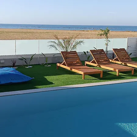 Blue Aura Larnaca 别墅 *