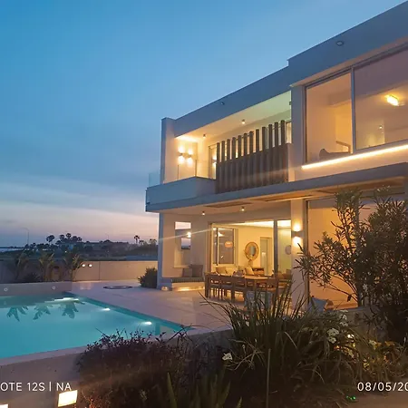Blue Aura Larnaca * 皮尔瓦利亚