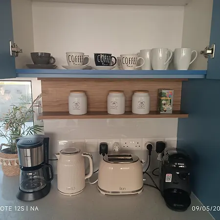 Blue Aura Larnaca * 皮尔瓦利亚