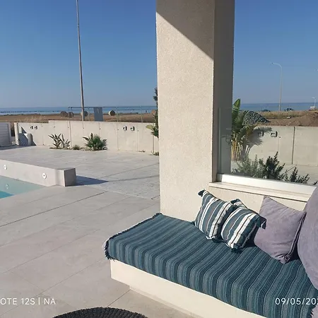Blue Aura Larnaca * 皮尔瓦利亚