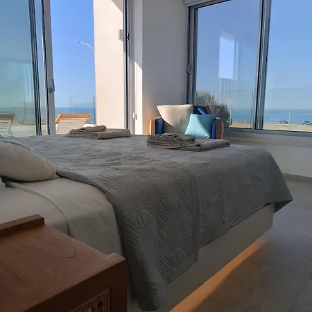 Blue Aura Larnaca Villa *