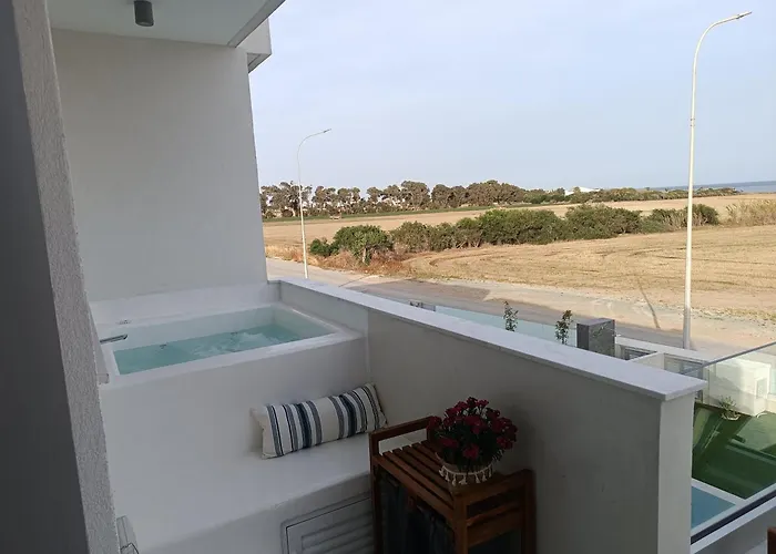 Vila Blue Aura Larnaca *