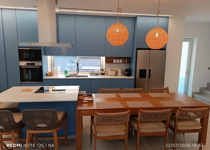 Blue Aura Larnaca Vila